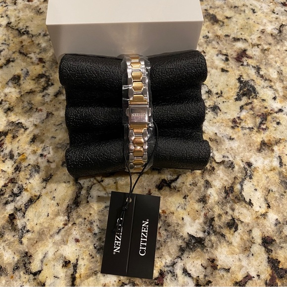 Citizen Women's Watch EZ7016-50D Quartz White Dial Two Tone Stainless Steel 24mm - Picture 6 of 13